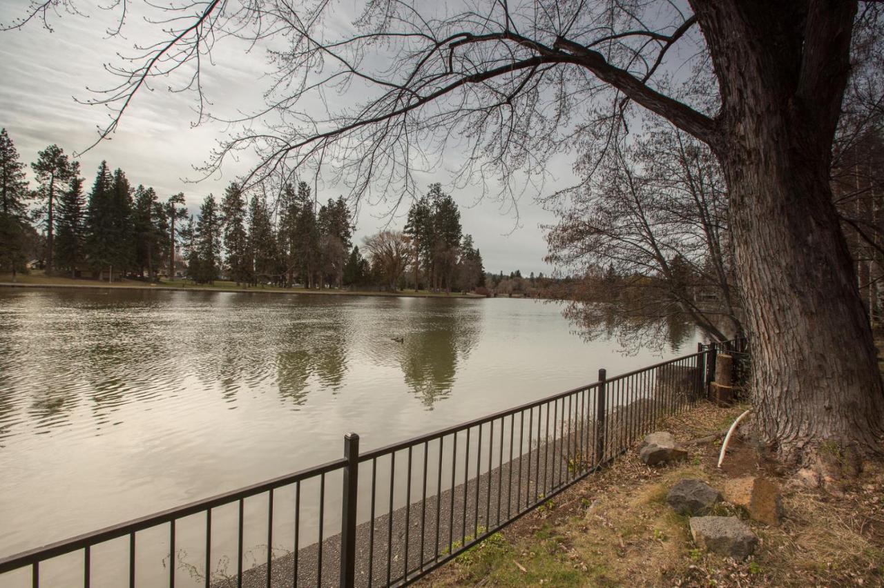 Mirror Pond Bungalow Bend Exteriör bild